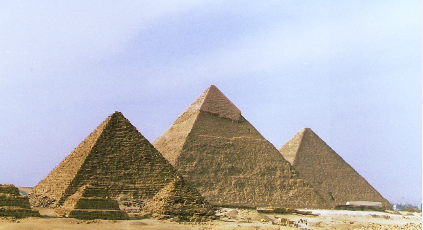 Los 3 faraones que mandaron construir las pirámides de Guiza