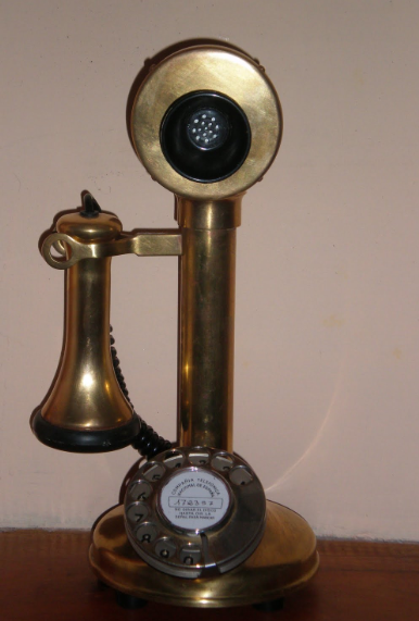 25 Enero 1915 se realiza la primera llamada telefónica transcontinental
