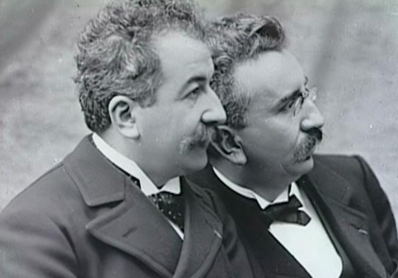 22 Marzo 1895 los hermanos Lumière proyectan por primera vez una película