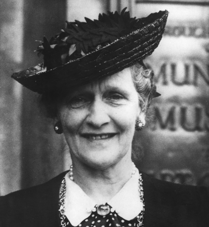 Nancy Astor la primera mujer en el Parlamento Británico