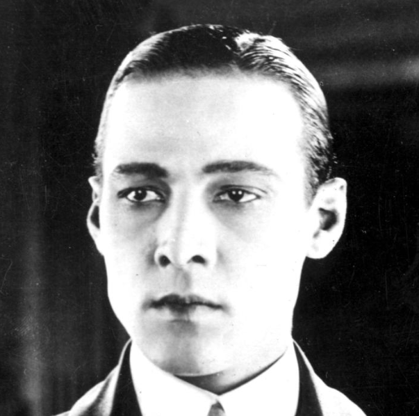 Rodolfo Valentino el primer latin lover del cine