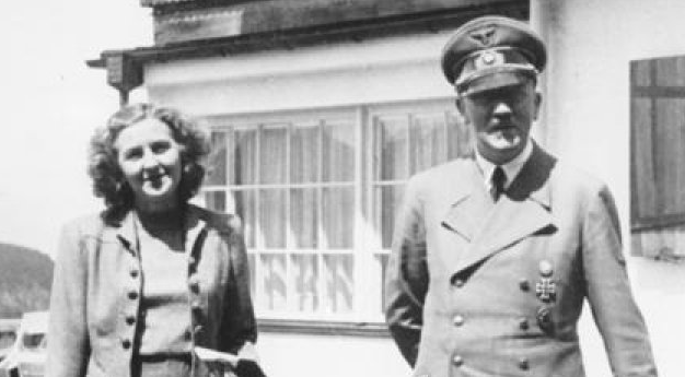 29 Abril 1945 Adolf Hitler y Eva Braun contraen matrimonio