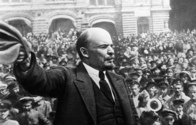 4 Abril 1917 Lenin expone las Tesis de Abril