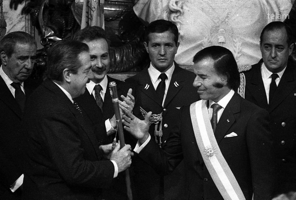 12 de agosto de 1993 Carlos Menem aprueba el II Pacto Fiscal que provocaría años más tarde una gran crisis en Argentina