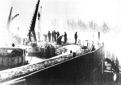 13 de agosto de 1961 La RDA empieza a construir el que sería el futuro Muro de Berlín