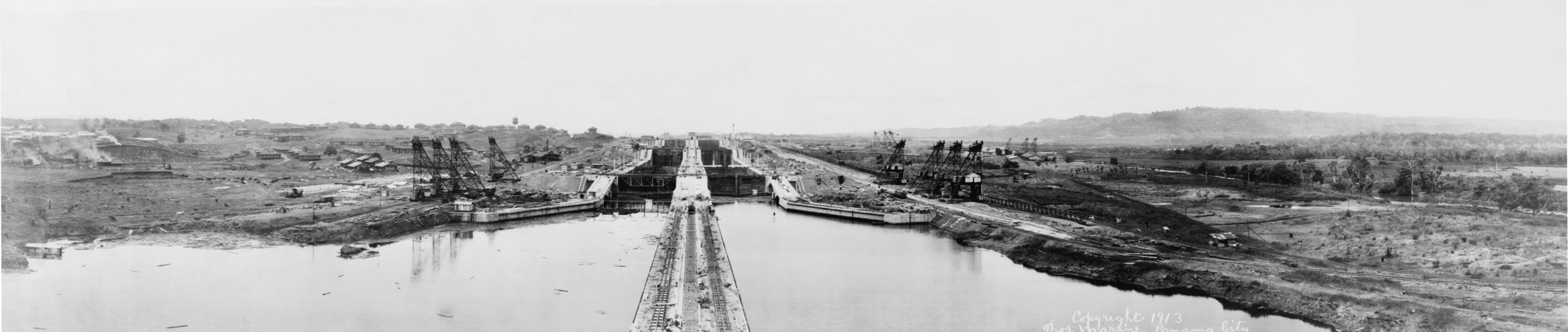 1 de octubre de 1979 Estados Unidos devuelve la soberanía del Canal de Panamá a Panamá