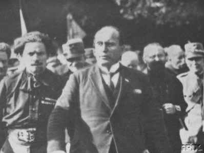22 de noviembre de 1922 El parlamento italiano da plenos poderes a Benito Mussolini