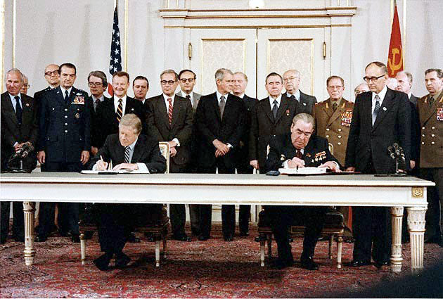 24 de noviembre de 1969 La URSS y los EEUU firman los Acuerdos SALT