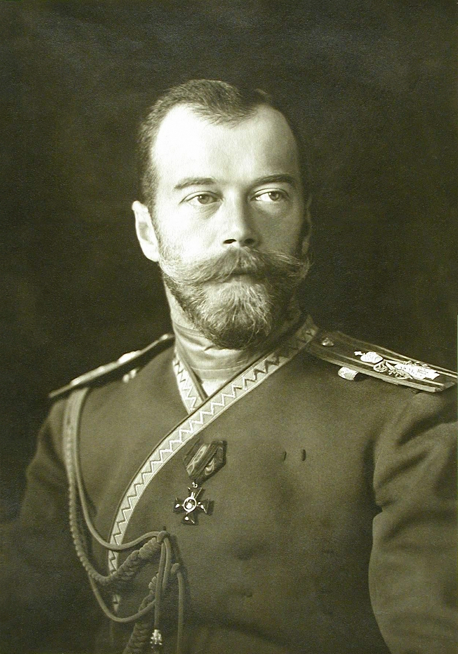 24 de febrero de 1917 En Petrogrado, el zar Nicolás II abidica